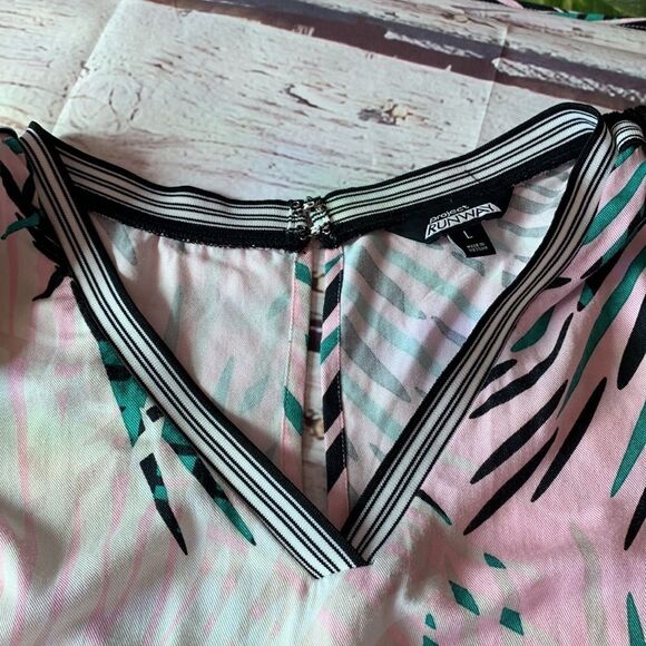 PROJECT RUNWAY TROPICAL SHORTS ROMPER - Picture 7 of 9